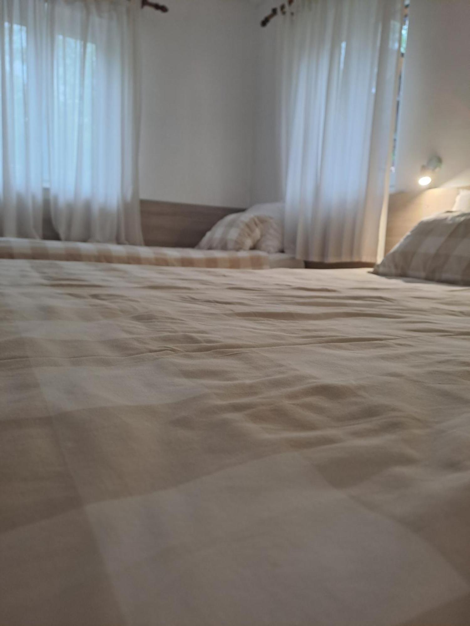Guesthouse Andrea โพลยานัค ภายนอก รูปภาพ