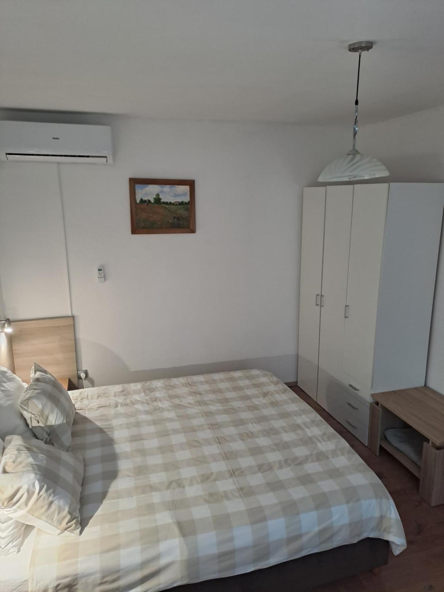 Guesthouse Andrea โพลยานัค ภายนอก รูปภาพ