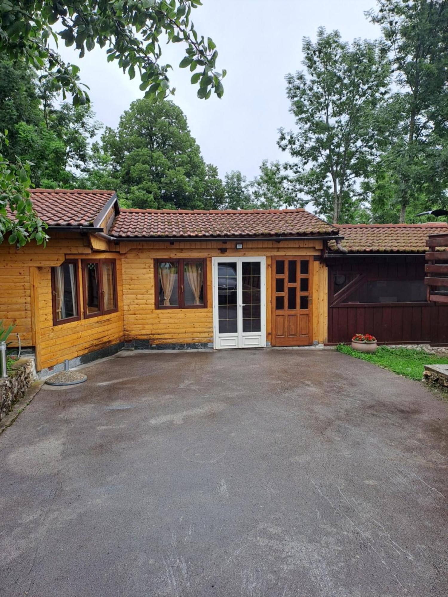 Guesthouse Andrea โพลยานัค ภายนอก รูปภาพ