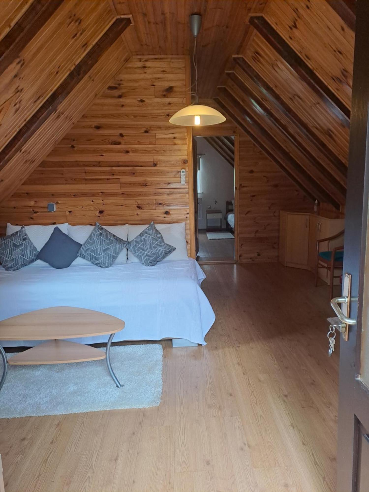 Guesthouse Andrea โพลยานัค ภายนอก รูปภาพ