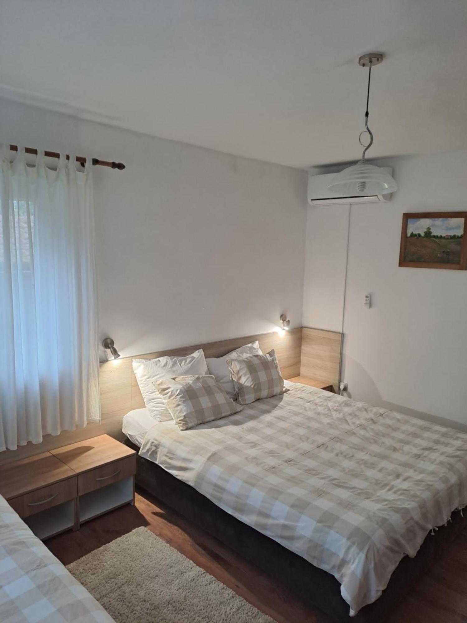 Guesthouse Andrea โพลยานัค ภายนอก รูปภาพ