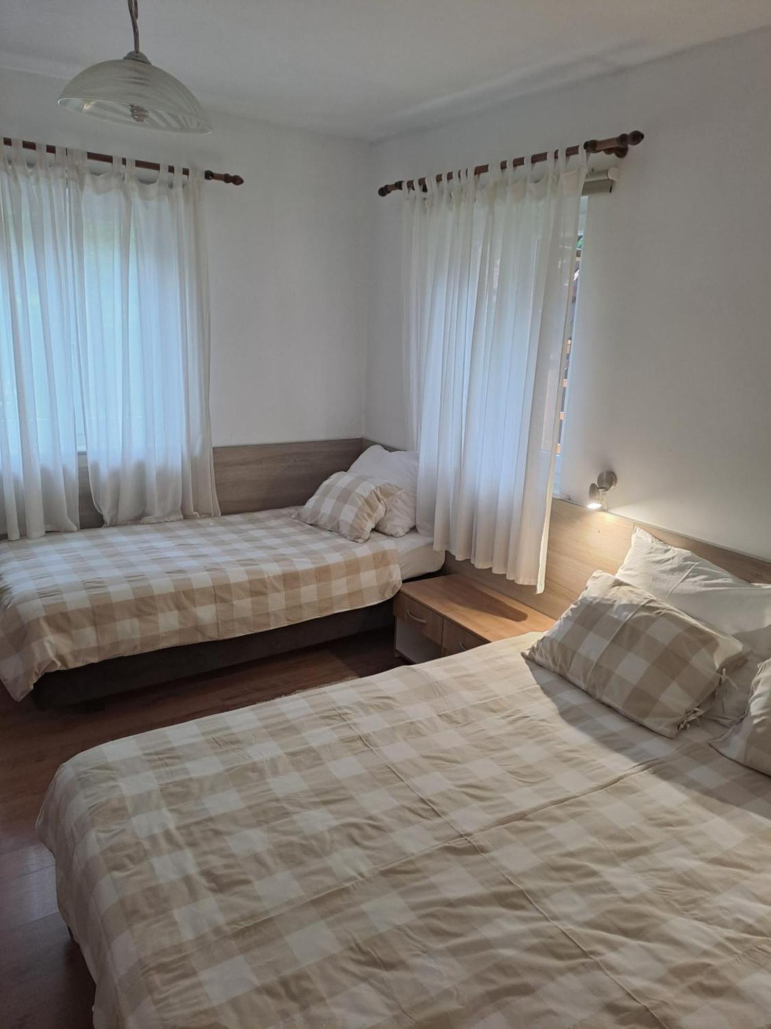 Guesthouse Andrea โพลยานัค ภายนอก รูปภาพ